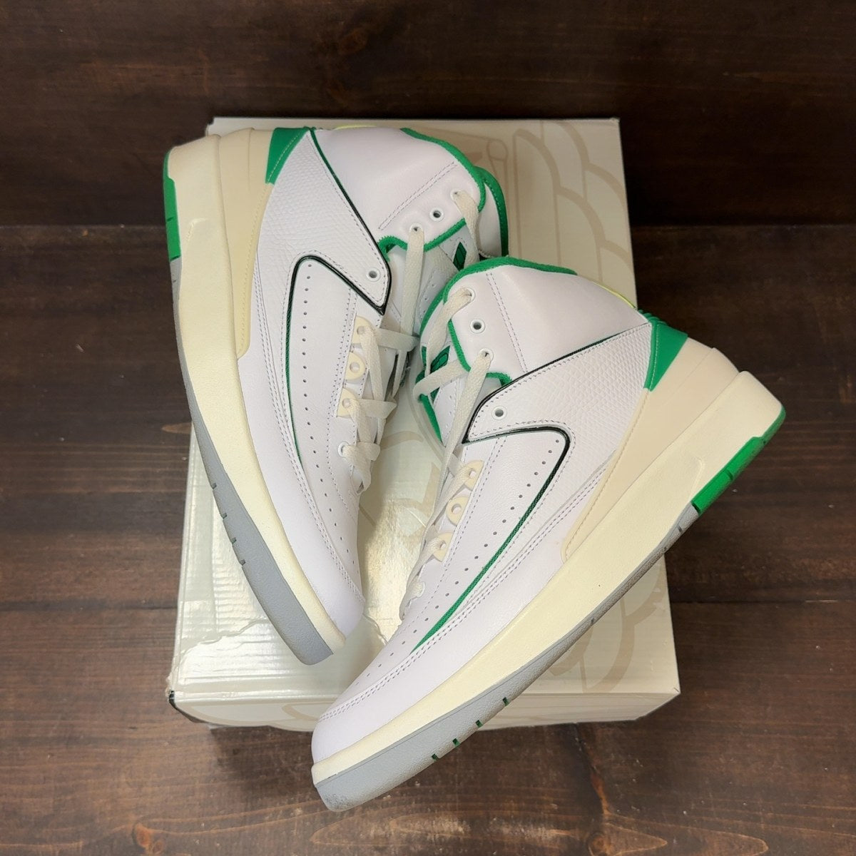 Jordan 2 Retro Lucky Green Size 9.5 (Pre-Owned) - back