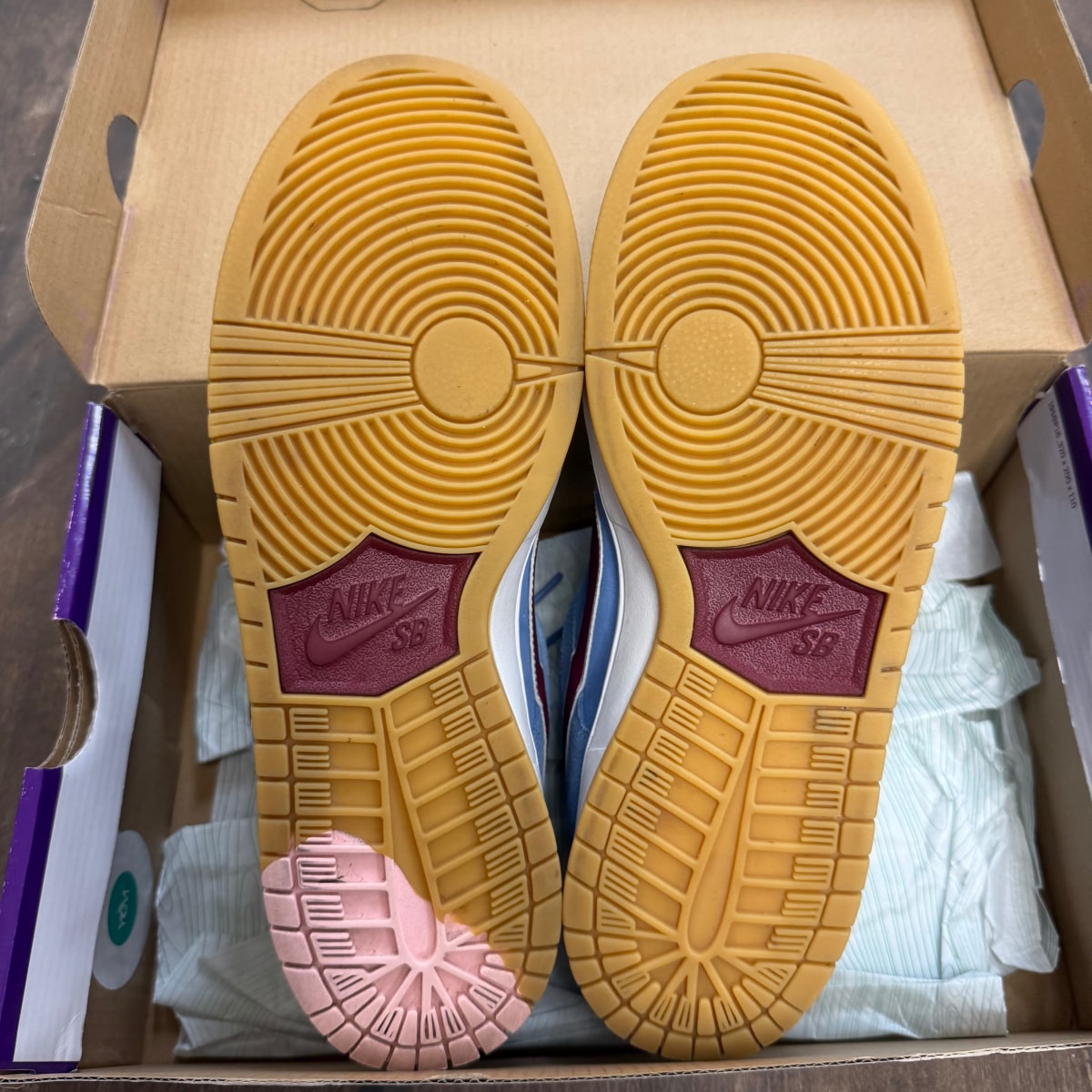 Nike SB Dunk Low Philadelphia Phillies - Image 5