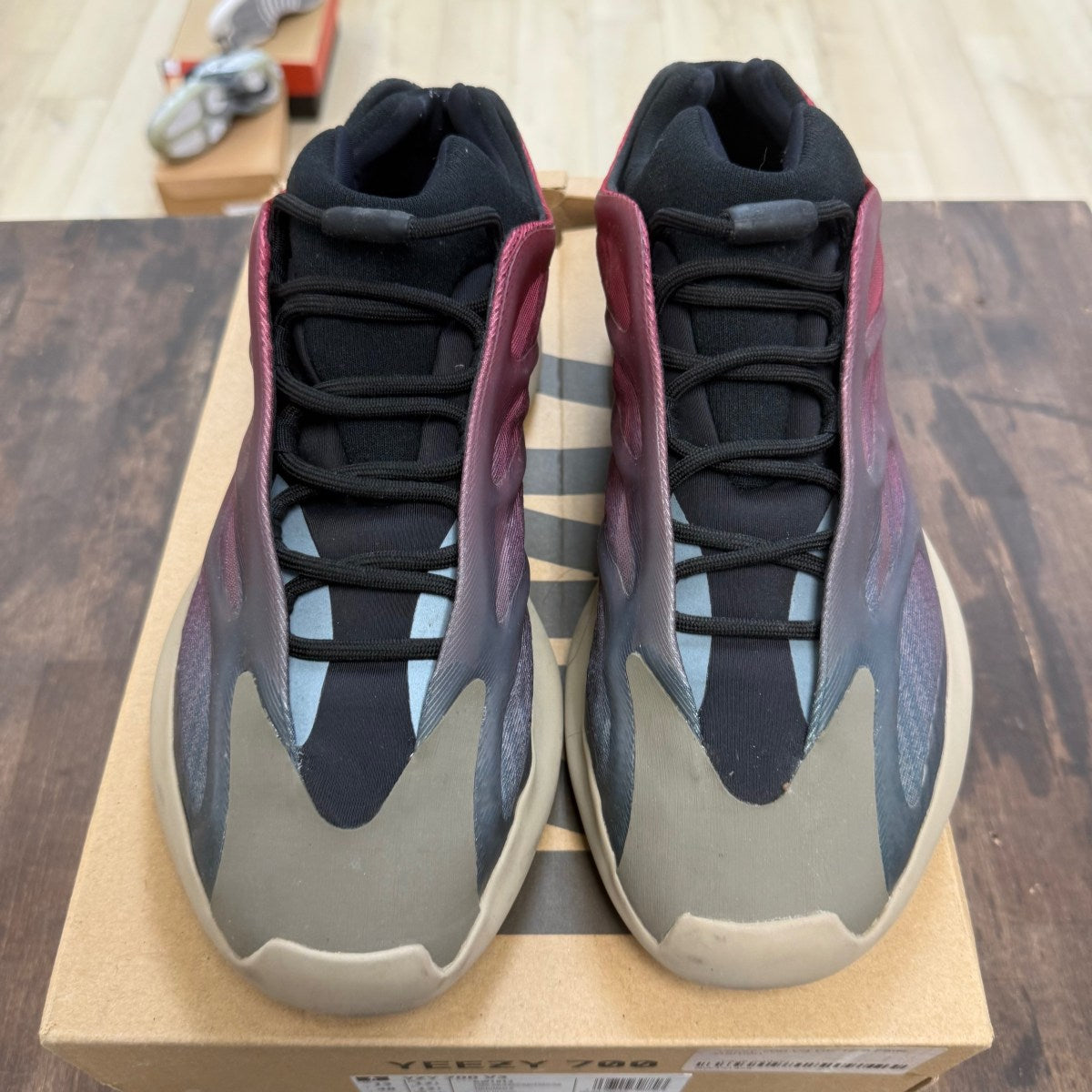 adidas Yeezy 700 V3 Fade Carbon Size 13 (Pre-Owned) - Image 3