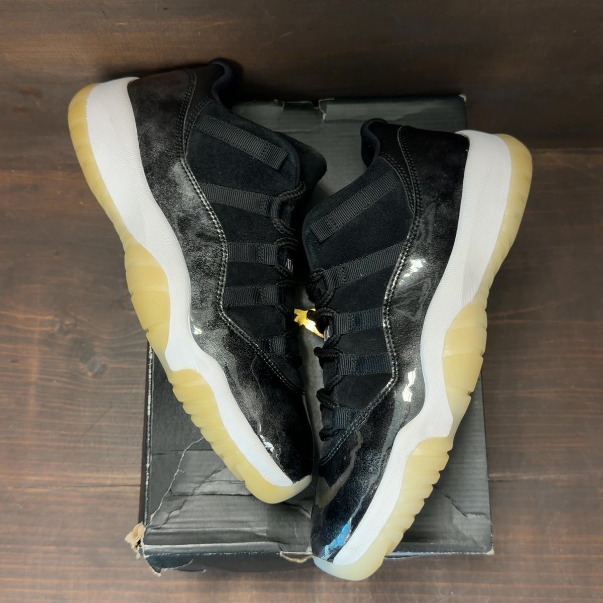 Jordan 11 Retro Low Barons Size 8.5 (Pre-Owned) - back