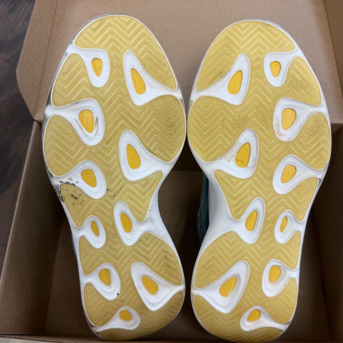 adidas Yeezy 700 V3 Arzareth Size 13 (Pre-Owned) - Image 5