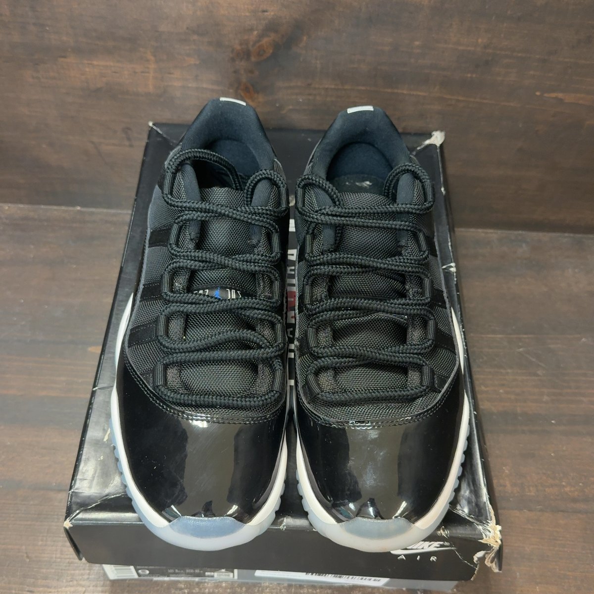 Jordan 11 Retro Low Space Jam Size 9 (Pre-Owned) - tag