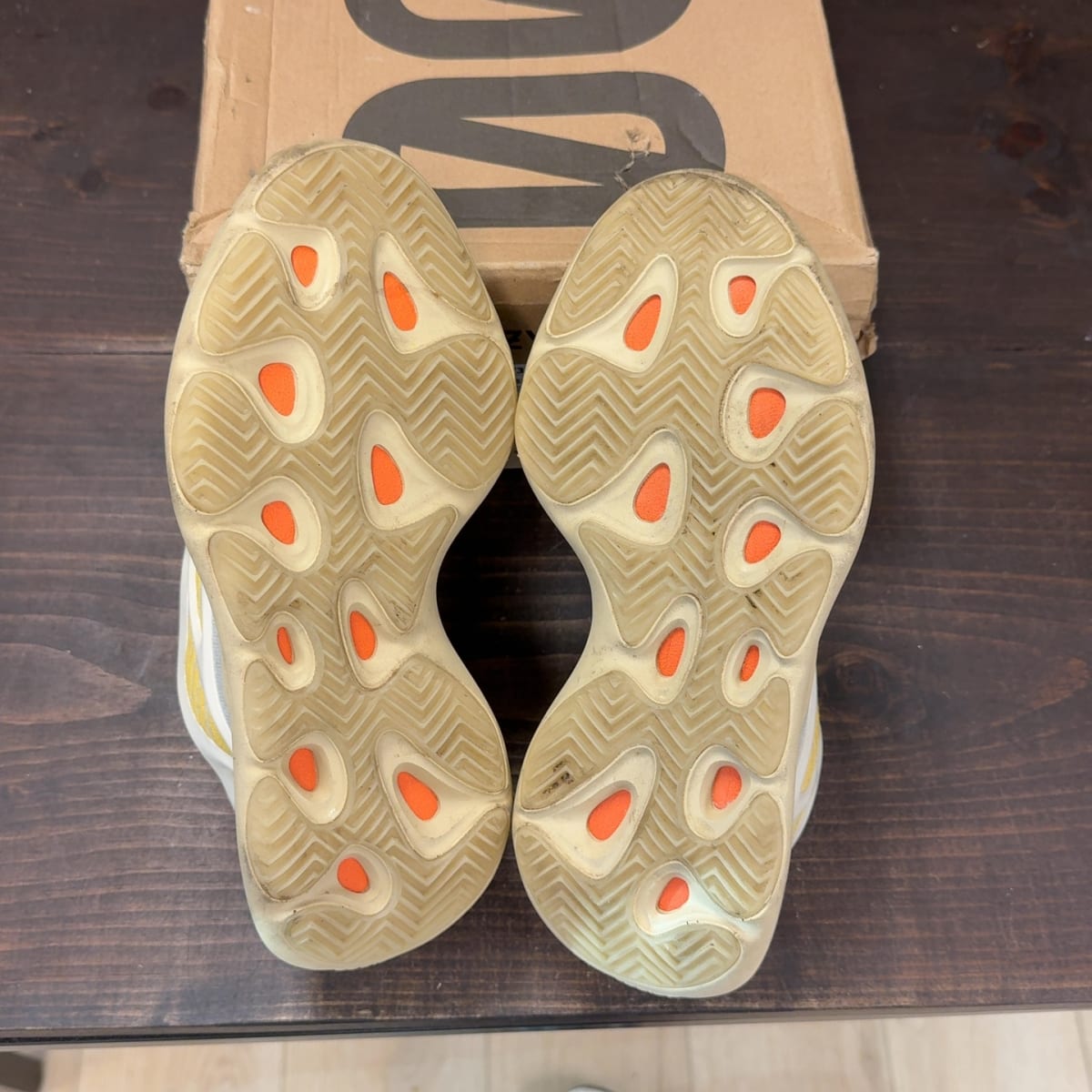 adidas Yeezy 700 V3 Safflower Size 5.5 (Pre-Owned) - aux