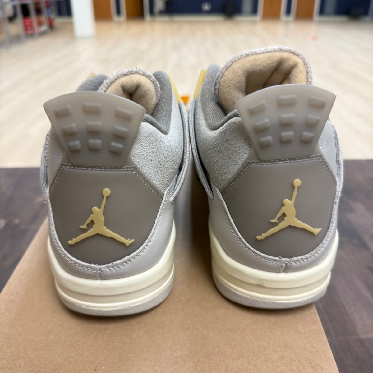 Jordan 4 Retro SE Craft Photon Dust Size 13 (Pre-Owned) - Image 5