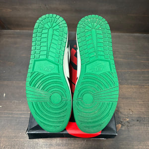 Jordan 1 Retro High Pine Green Size 8.5 (Pre-Owned) - box