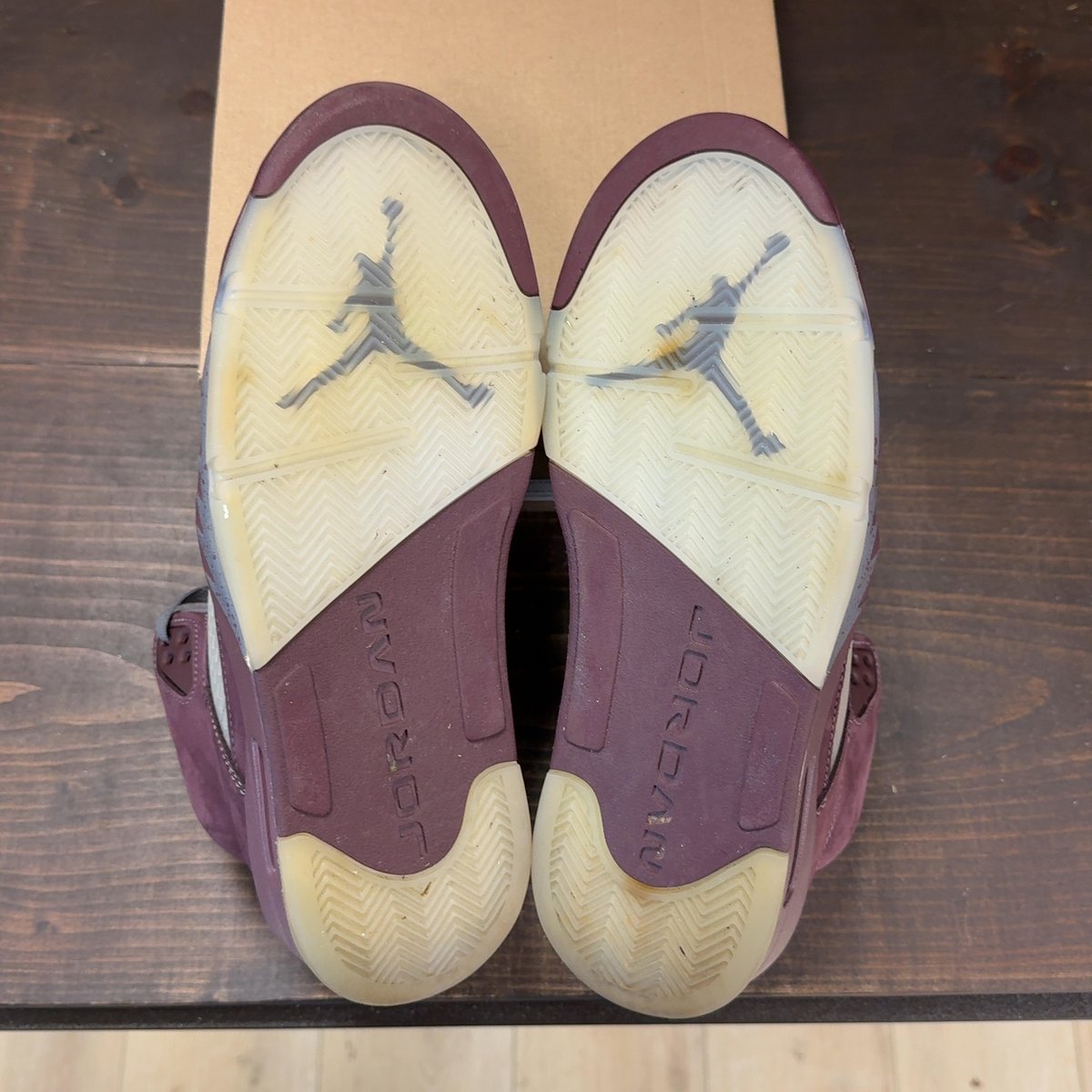 Jordan 5 Retro Burgundy (2023) Size 10 (Pre-Owned) - aux