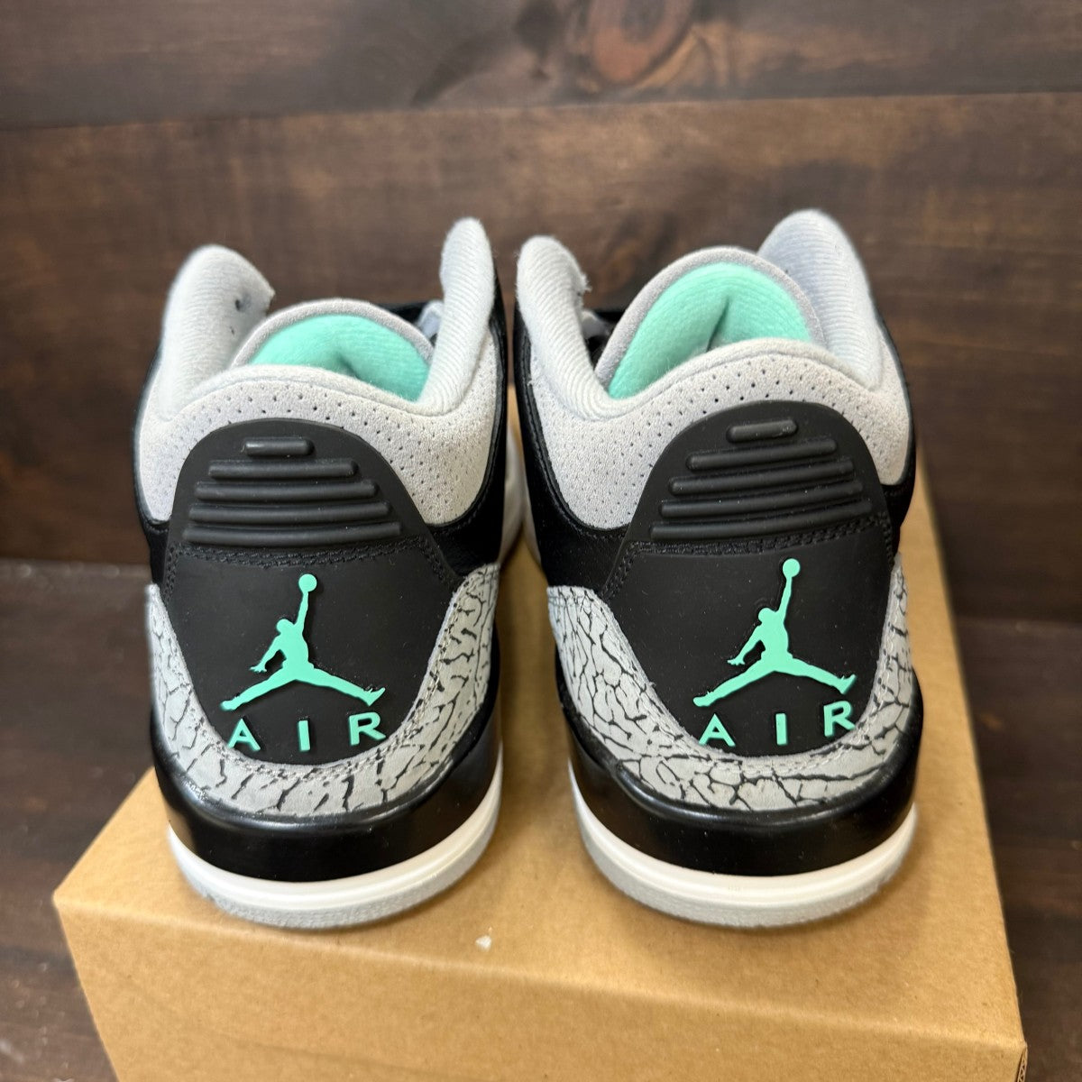Jordan 3 Retro Green Glow Size 8.5 (Pre-Owned) - Image 3