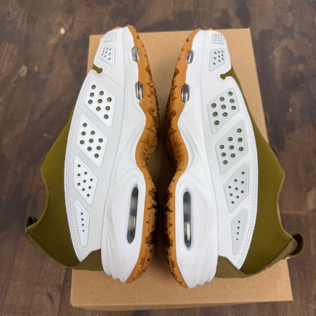 Nike Air Max Sunder Olive Flak (Women's) Size 7.5W (Pre-Owned) - Image 4