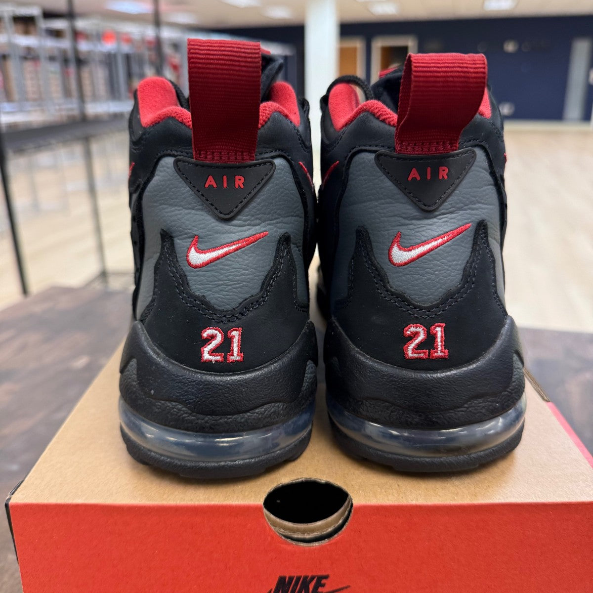 Nike Air DT Max '96 Falcons - Image 4