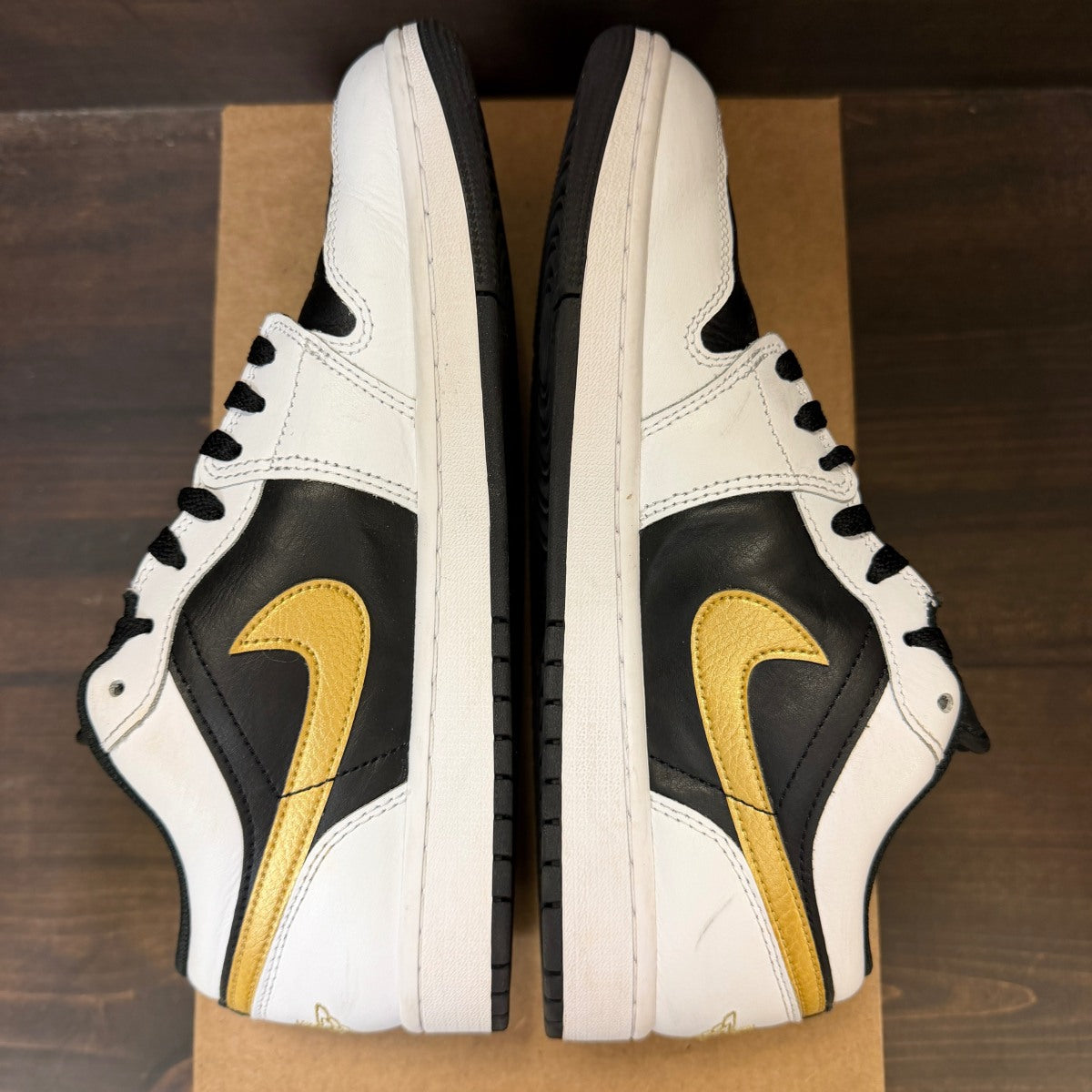 Jordan 1 Low White Black Metallic Gold Swoosh Size 9 (Pre-Owned) - Image 6