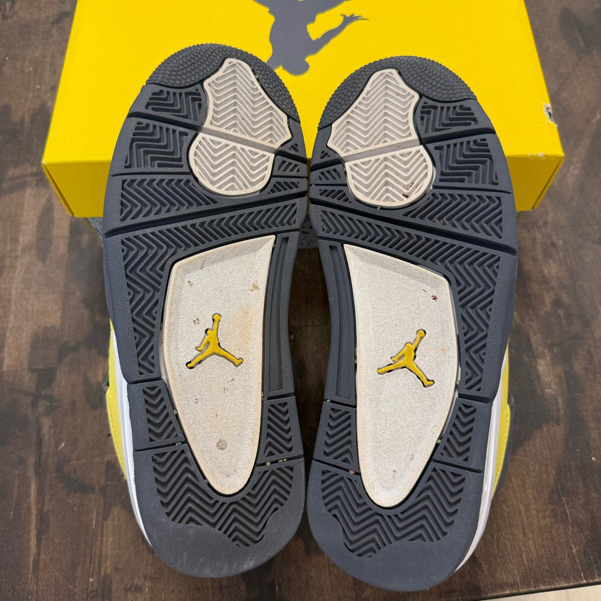 Jordan 4 Retro Lightning (2021) (GS) - Image 5