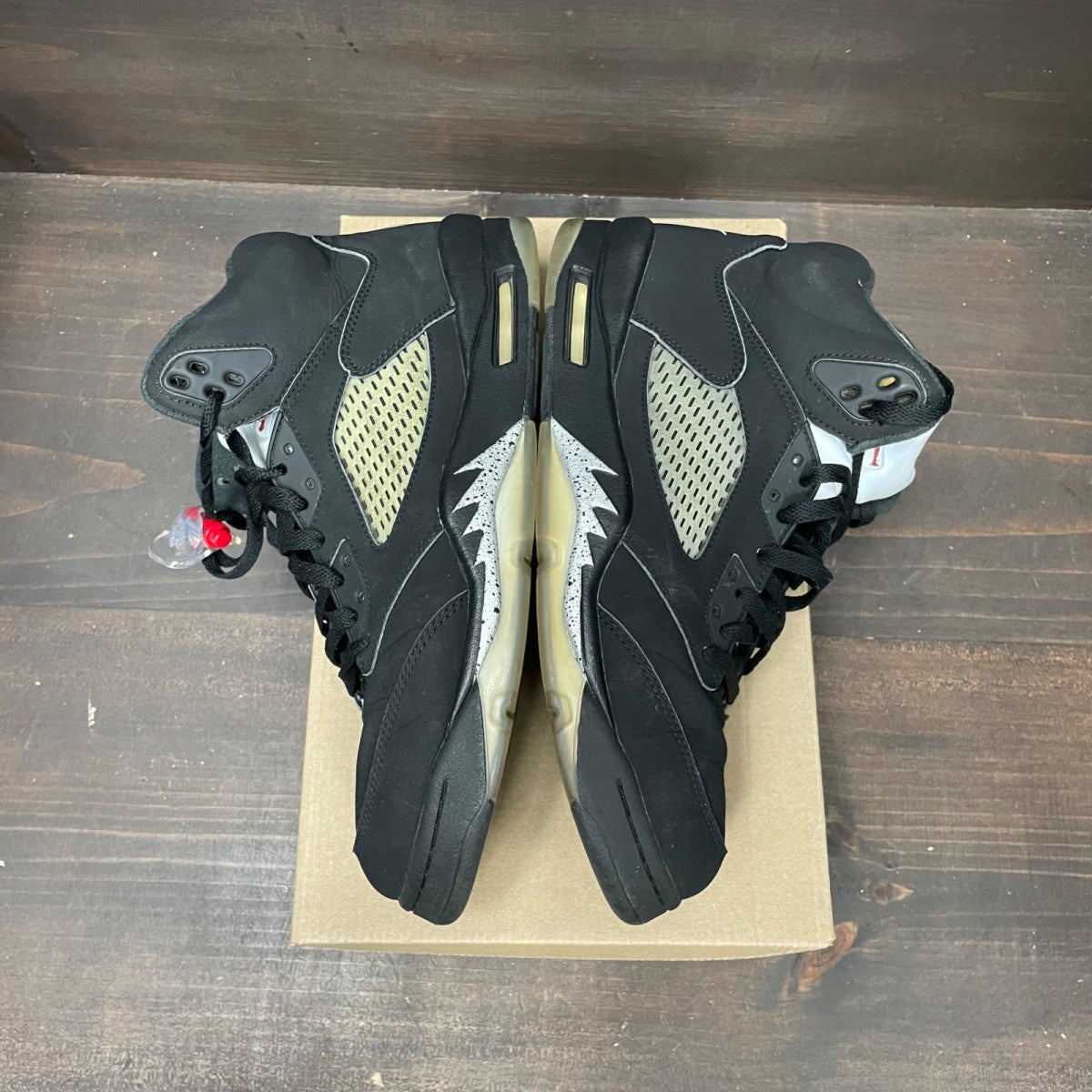 Jordan 5 Retro Black Metallic (2016) Size 10.5 (Pre-Owned) - Image 5
