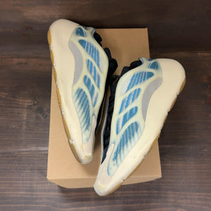adidas Yeezy 700 V3 Kyanite Size 11 (Pre-Owned) - Image 2
