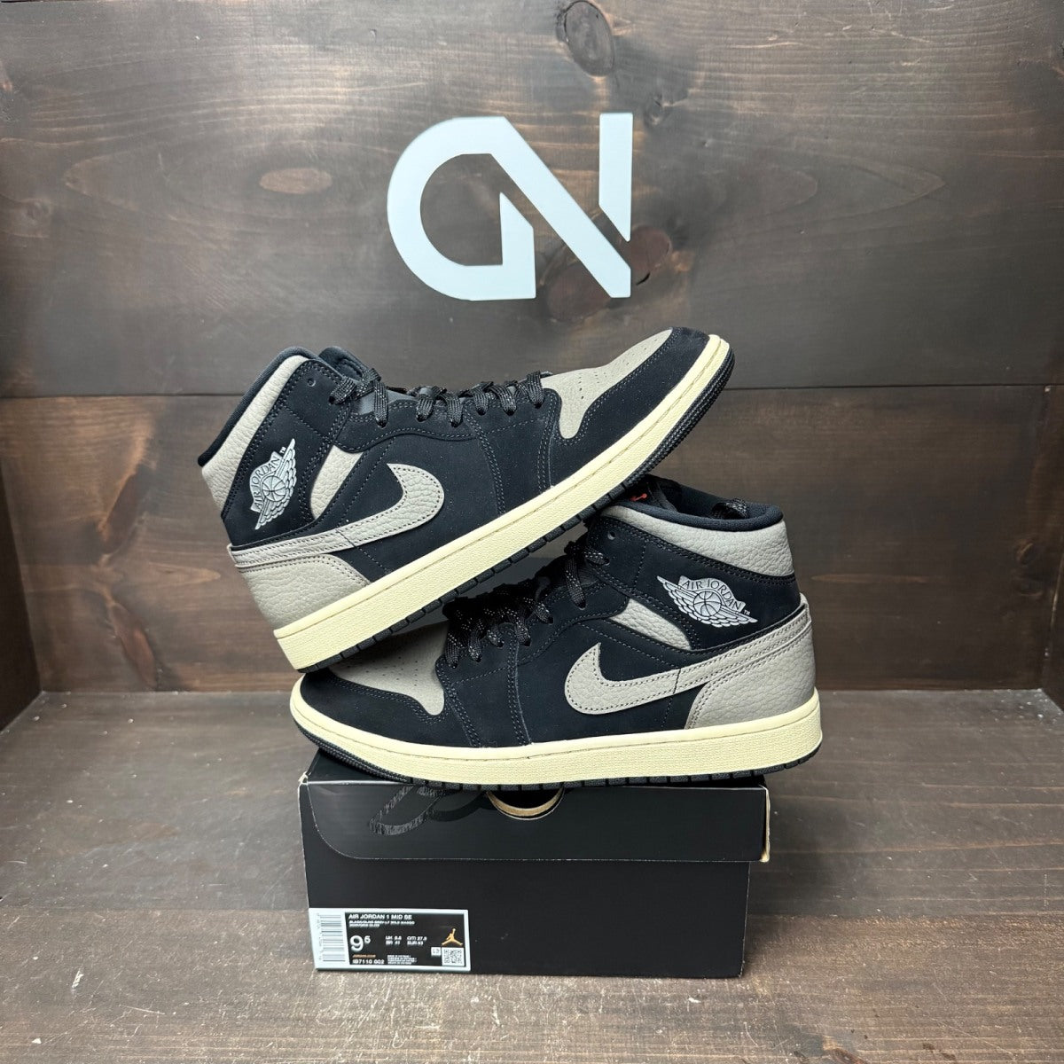 Jordan 1 Mid SE Olive Grey Size 9.5 (Pre-Owned) - front