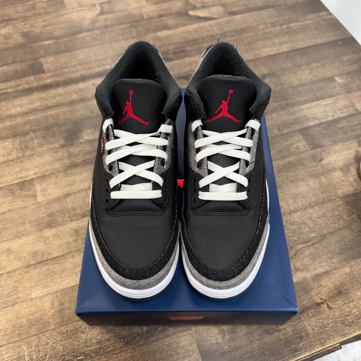 Jordan 3 Retro Levi’s Black Size 10 (Pre-Owned) - Image 2