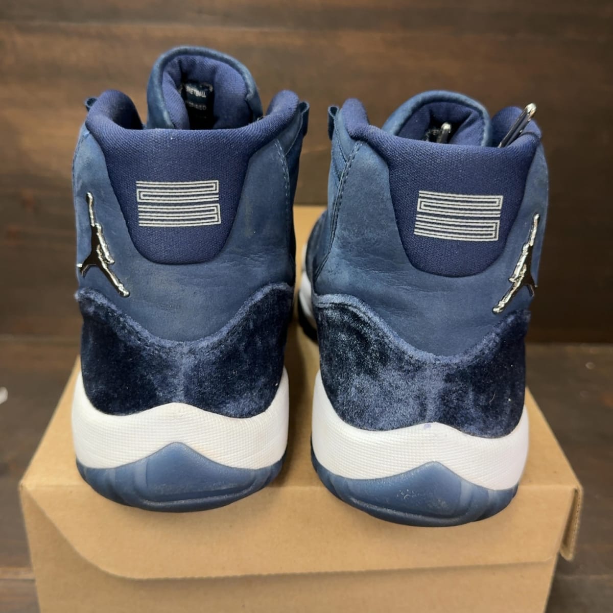 Jordan 11 Retro Midnight Navy (Women's) Size 9.5W (Pre-Owned) - aux