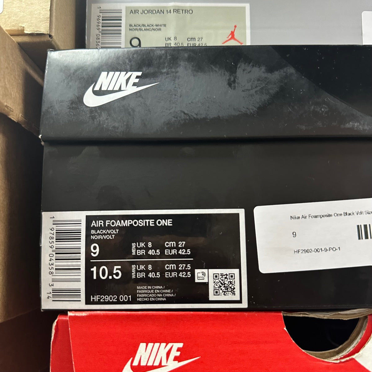 Nike Air Foamposite One Black Volt Size 9 (Moderately Worn Pre-Owned) - Image 6