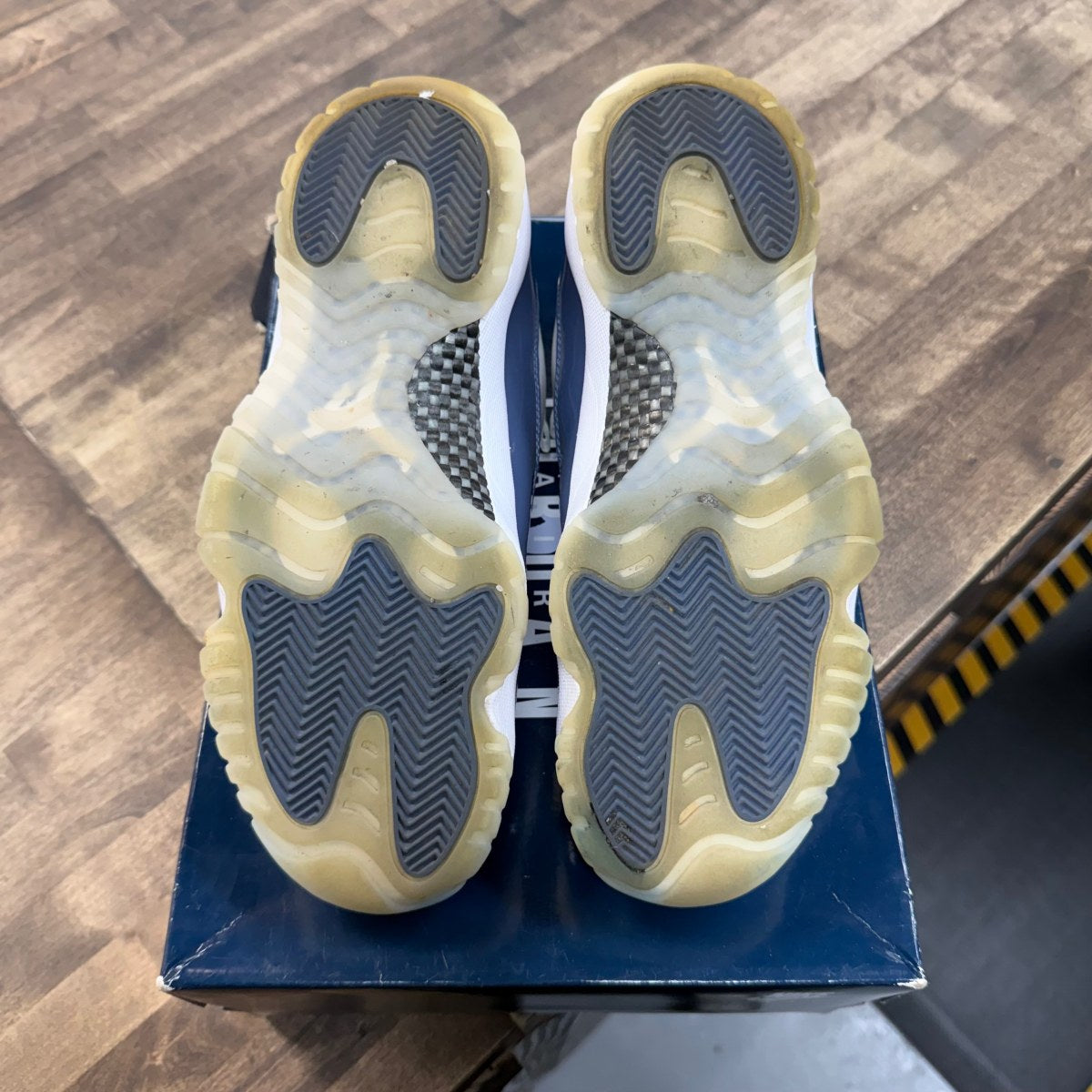 Jordan 11 Retro Low Diffused Blue - Image 5