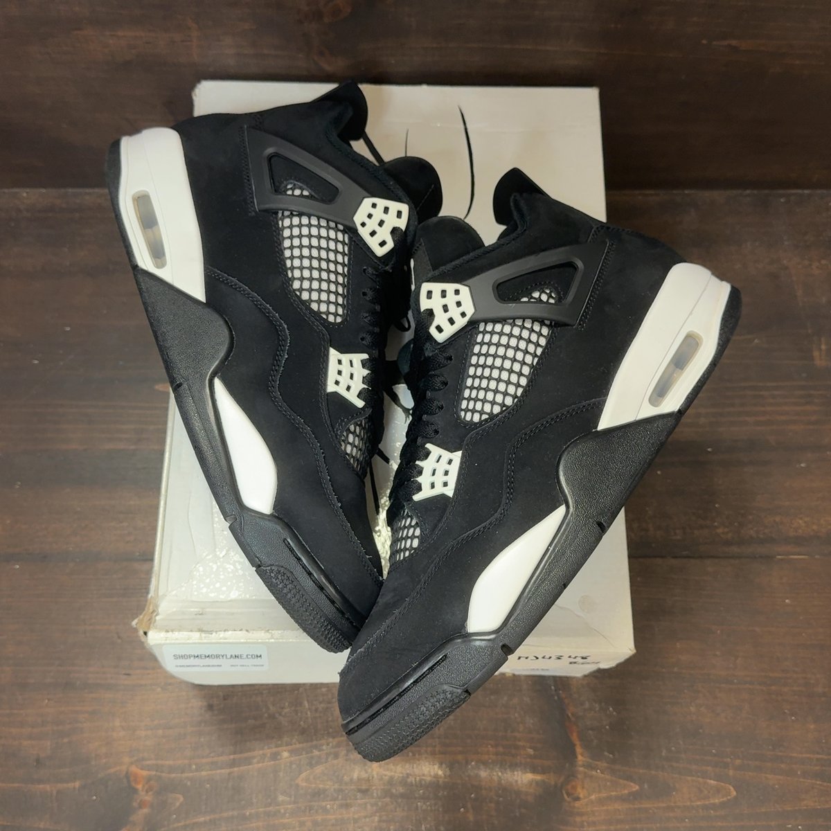 Jordan 4 Retro White Thunder Size 11 (Pre-Owned) - back