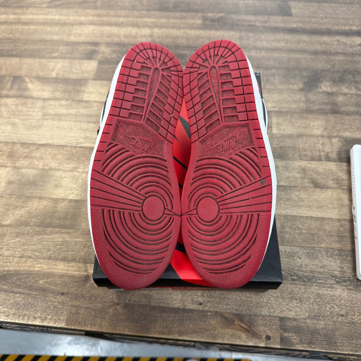 Jordan 1 Retro Low OG Chicago (2025) - Image 5