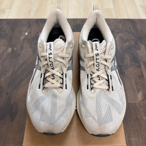 ASICS Novablast 5 Oatmeal Black Size 10 (Pre-Owned) - Image 2