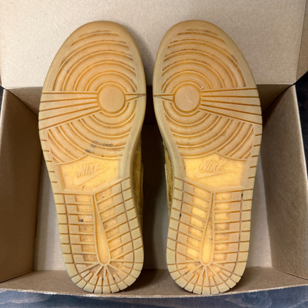 Jordan 1 Retro High Wheat Size 8.5 (Pre-Owned) - Image 6