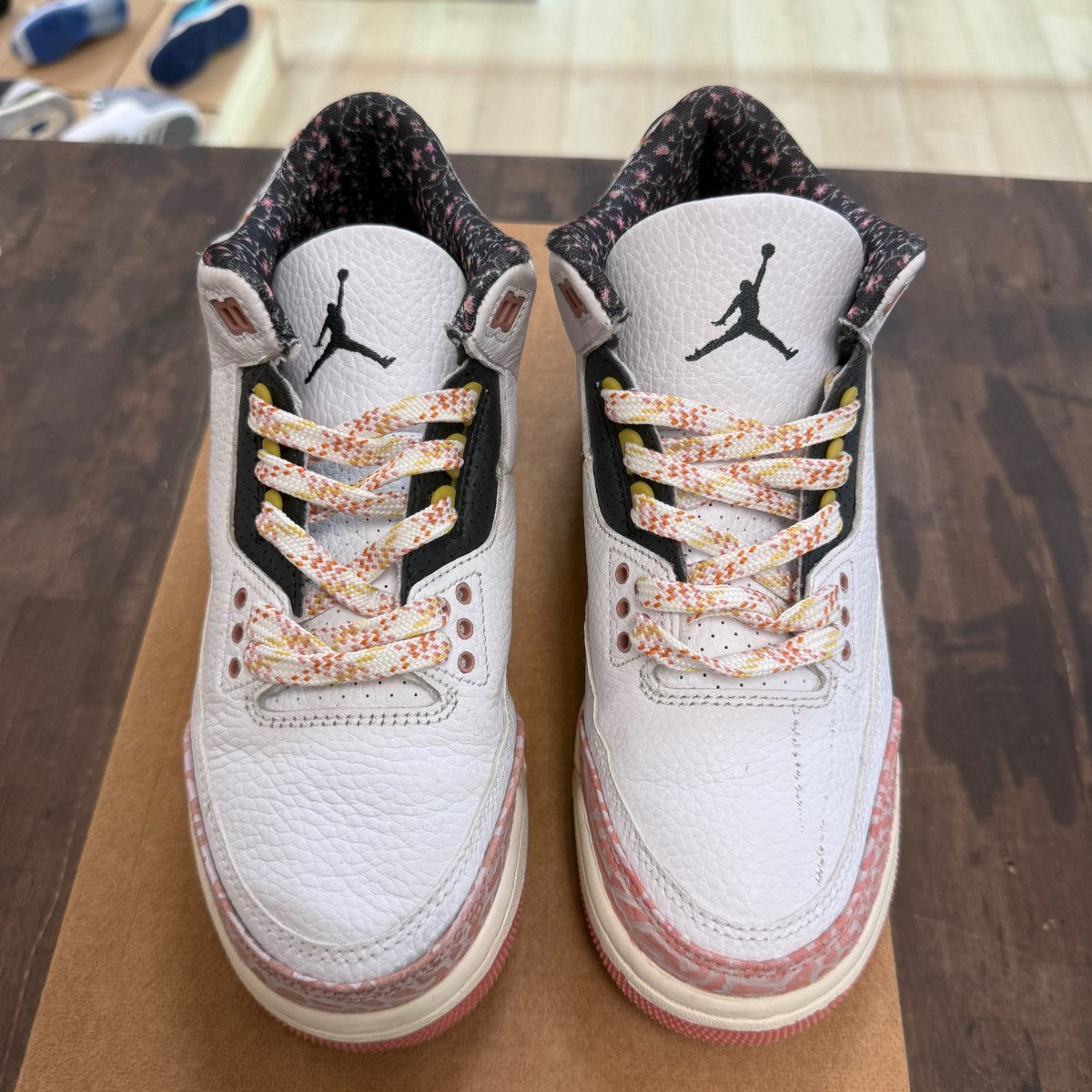 Jordan 3 Retro Vintage Floral (GS) Size 5.5Y (Pre-Owned) - Image 3