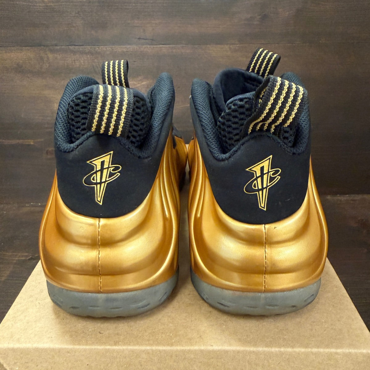 Nike Air Foamposite One Metallic Gold Size 10 (Pre-Owned) - Image 4