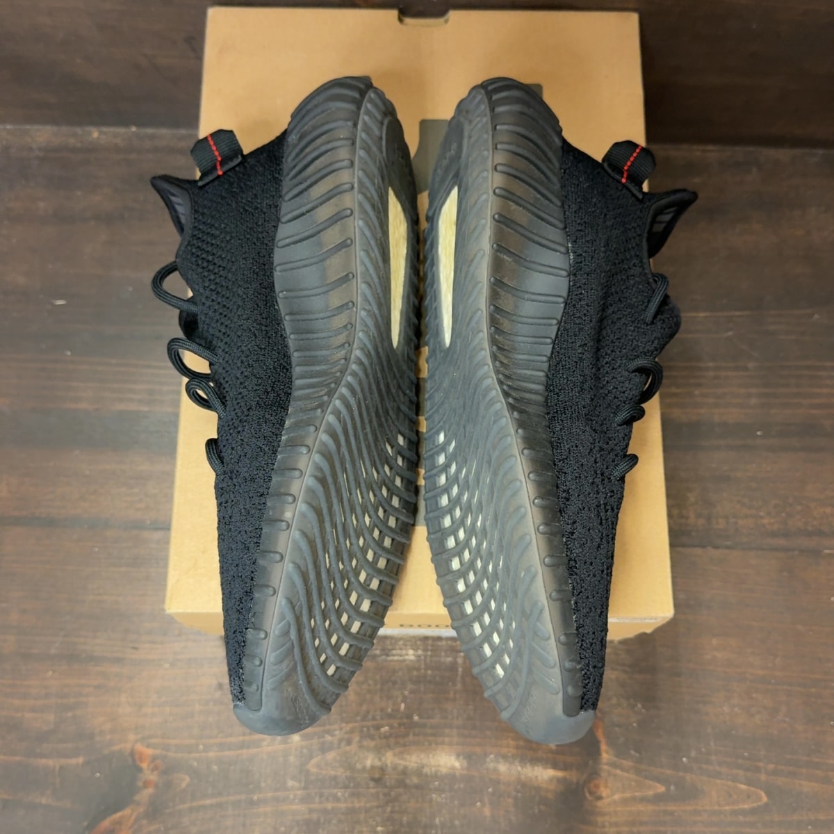 adidas Yeezy Boost 350 V2 Black Red Size 10 (Pre-Owned) - aux