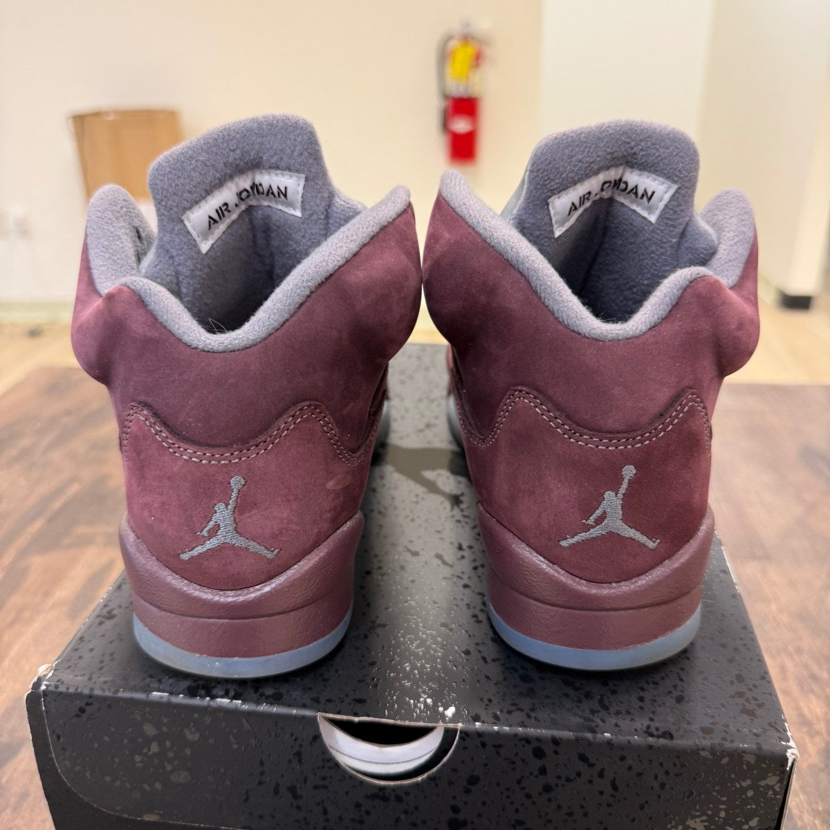 Jordan 5 Retro Burgundy (2023) (GS) Size 6Y (Pre-Owned) - Image 3