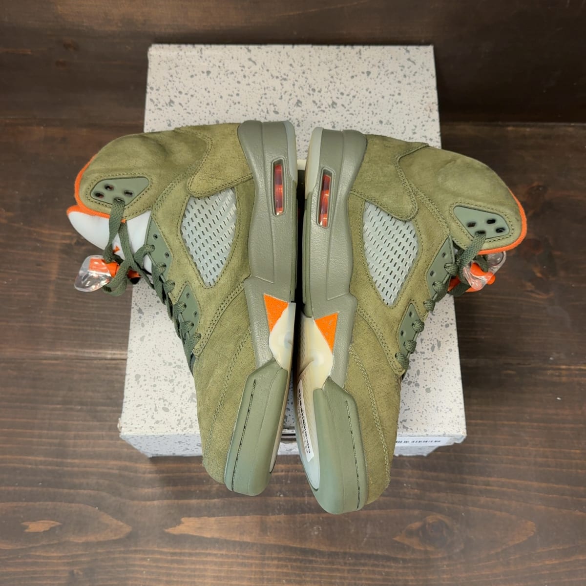 Jordan 5 Retro Olive (2024) Size 10.5 (Pre-Owned) - aux