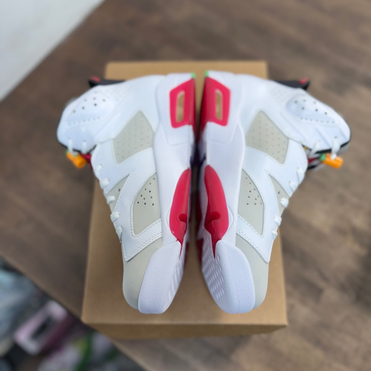 Jordan 6 Retro Hare Size 8 (Pre-Owned) - Image 3