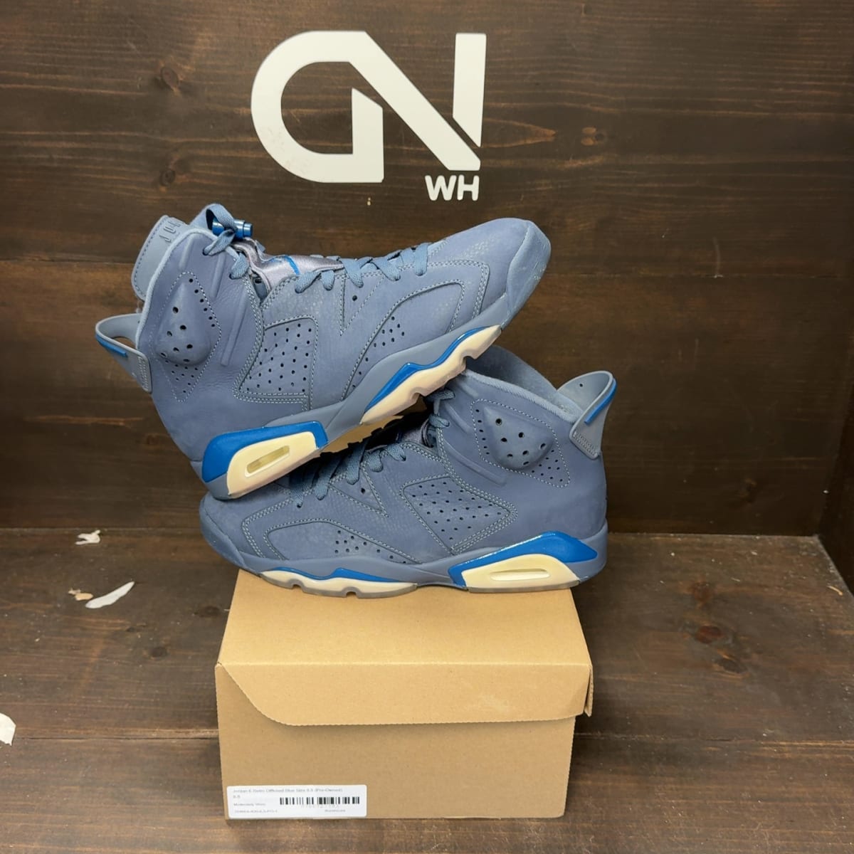 Jordan 6 Retro Diffused Blue Size 8.5 (Pre-Owned) - front