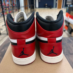 Jordan 1 Retro Chicago (2013) Size 9 (Pre-Owned) - Image 3