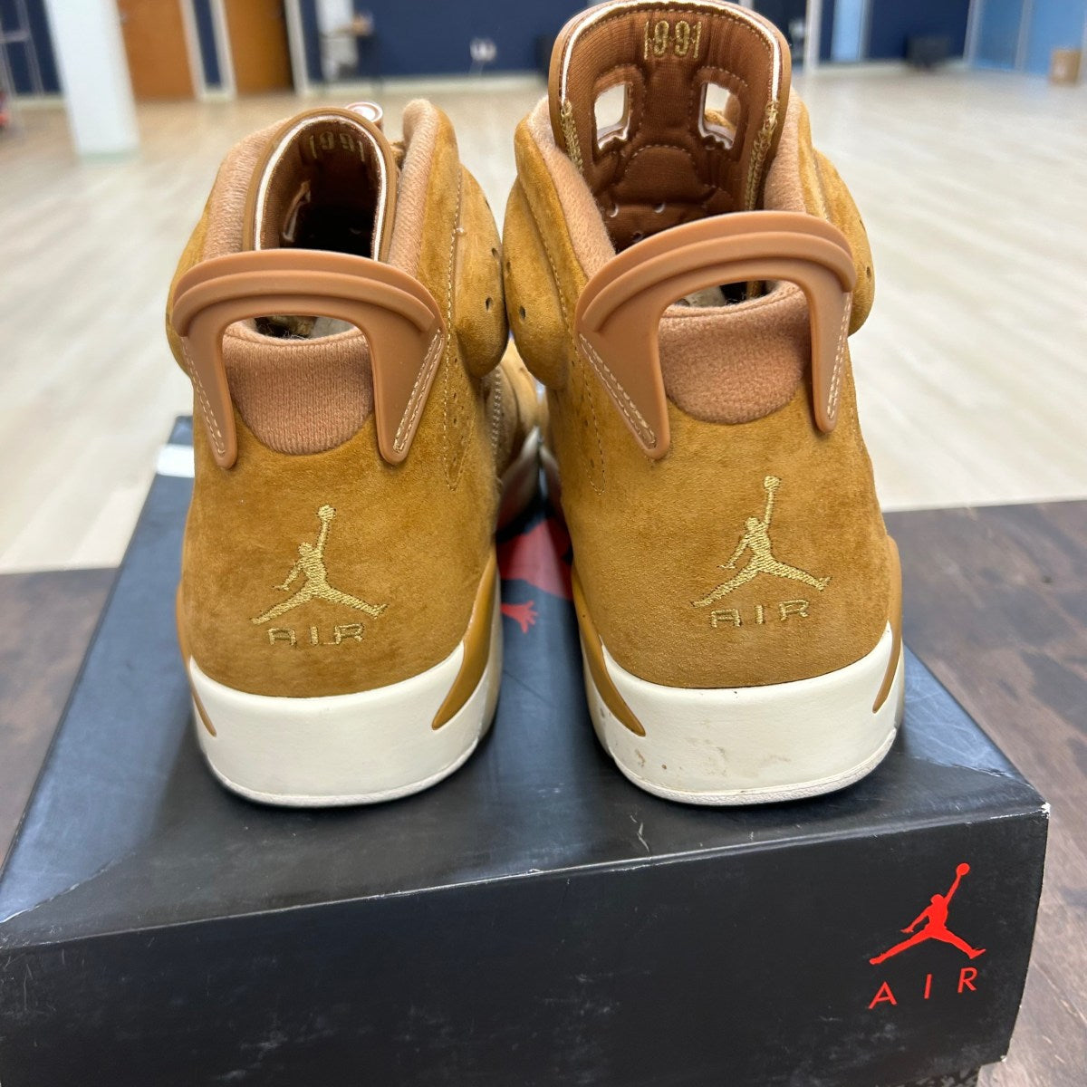 Jordan 6 Retro Wheat Size 11 (Pre-Owned) - Image 4