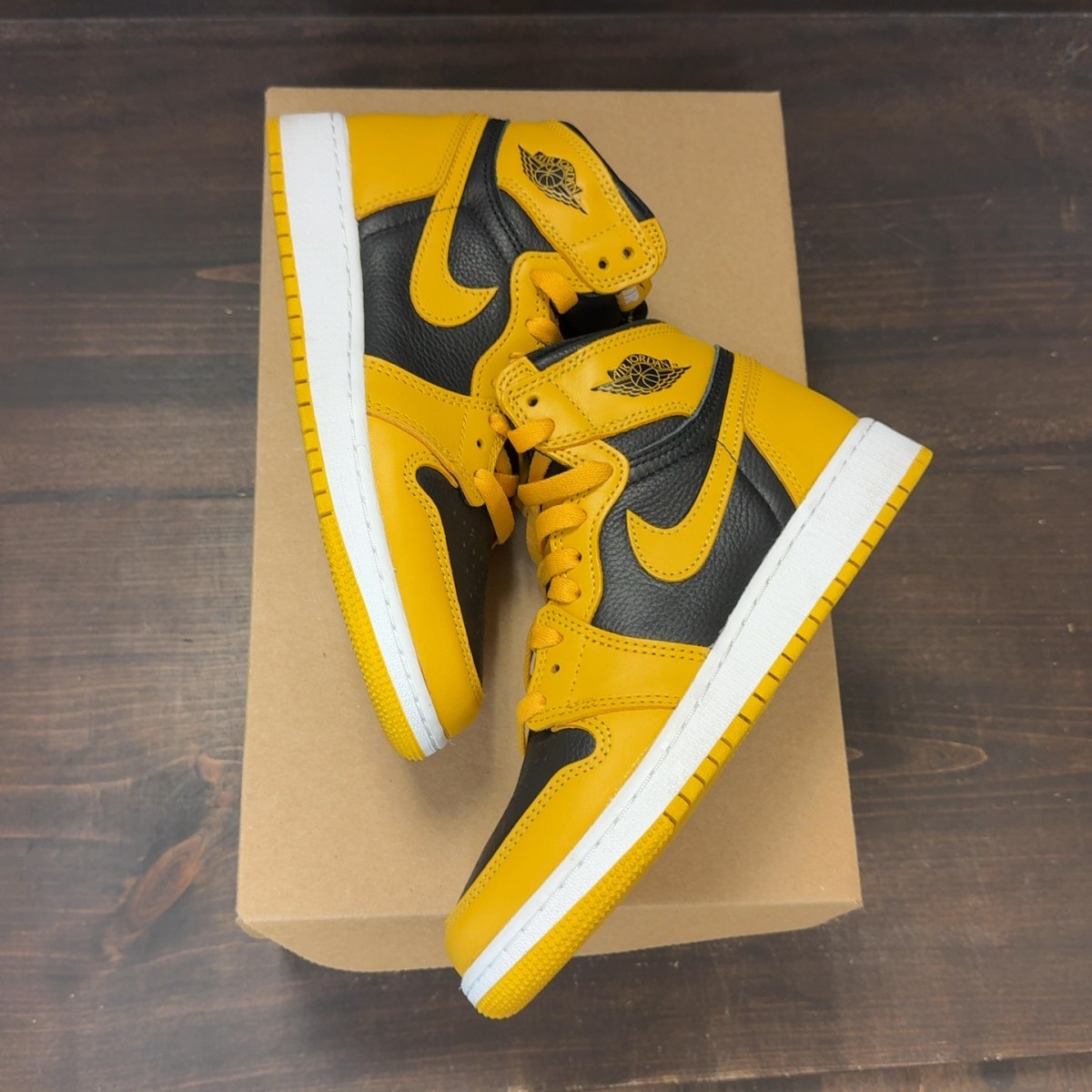 Jordan 1 Retro High OG Pollen (GS) Size 5Y (Pre-Owned) - Image 2