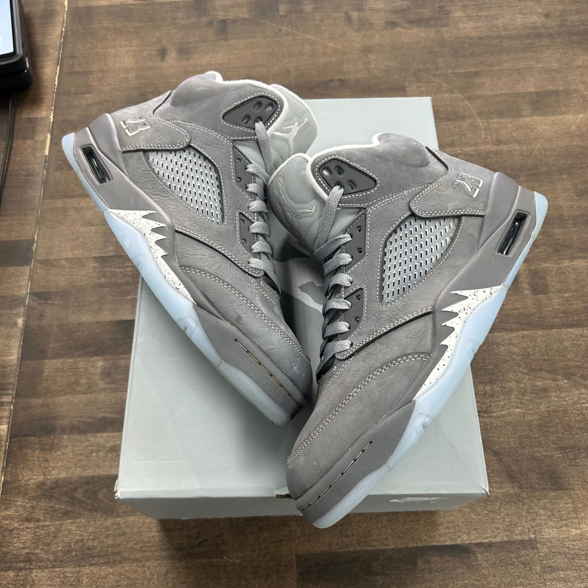 Jordan 5 Retro Wolf Grey (2026) Size 11 (Pre-Owned) - Image 1