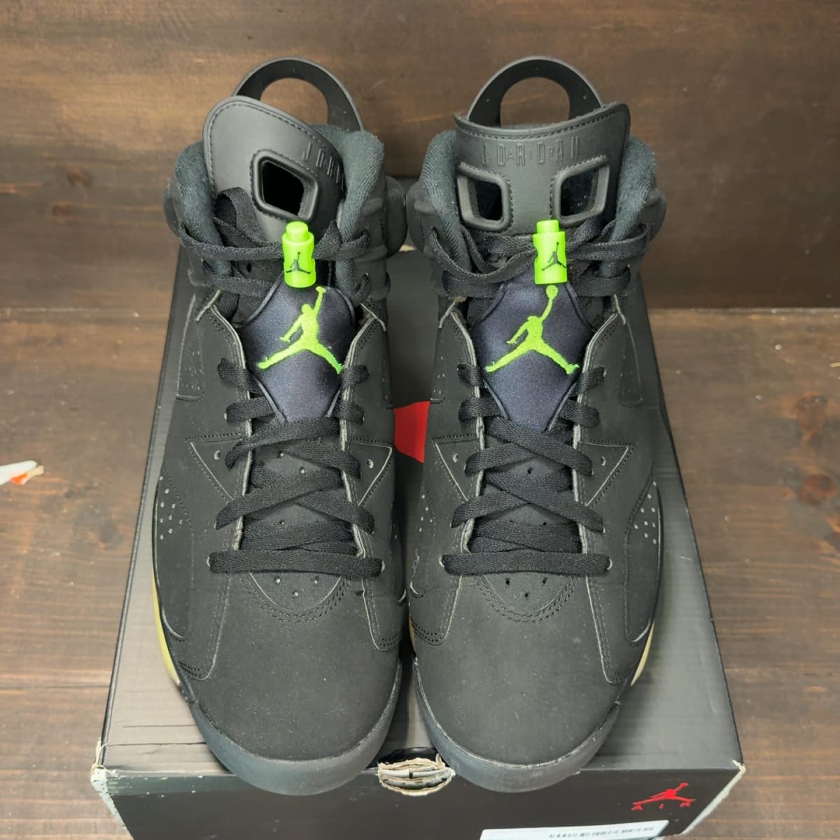 Jordan 6 Retro Electric Green Size 11 (Pre-Owned) - tag