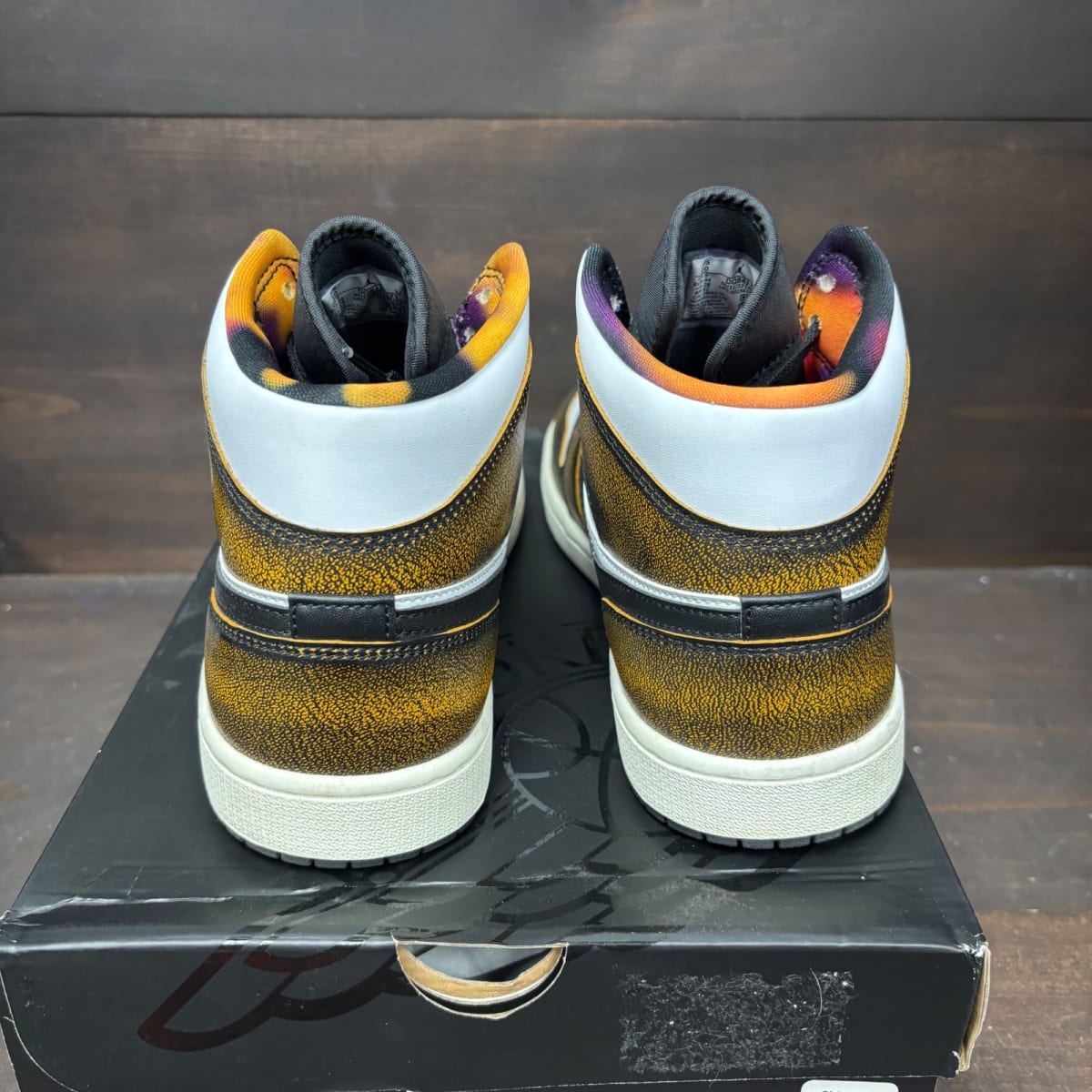 Jordan 1 Mid SE Orange Wear Away Size 10 (Pre-Owned) - sole