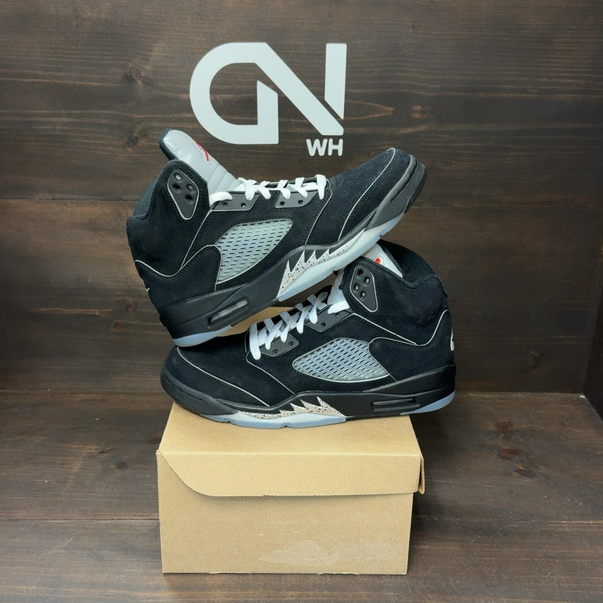 Jordan 5 Retro OG Black Metallic Reimagined Size 9 (Pre-Owned) - Image 1