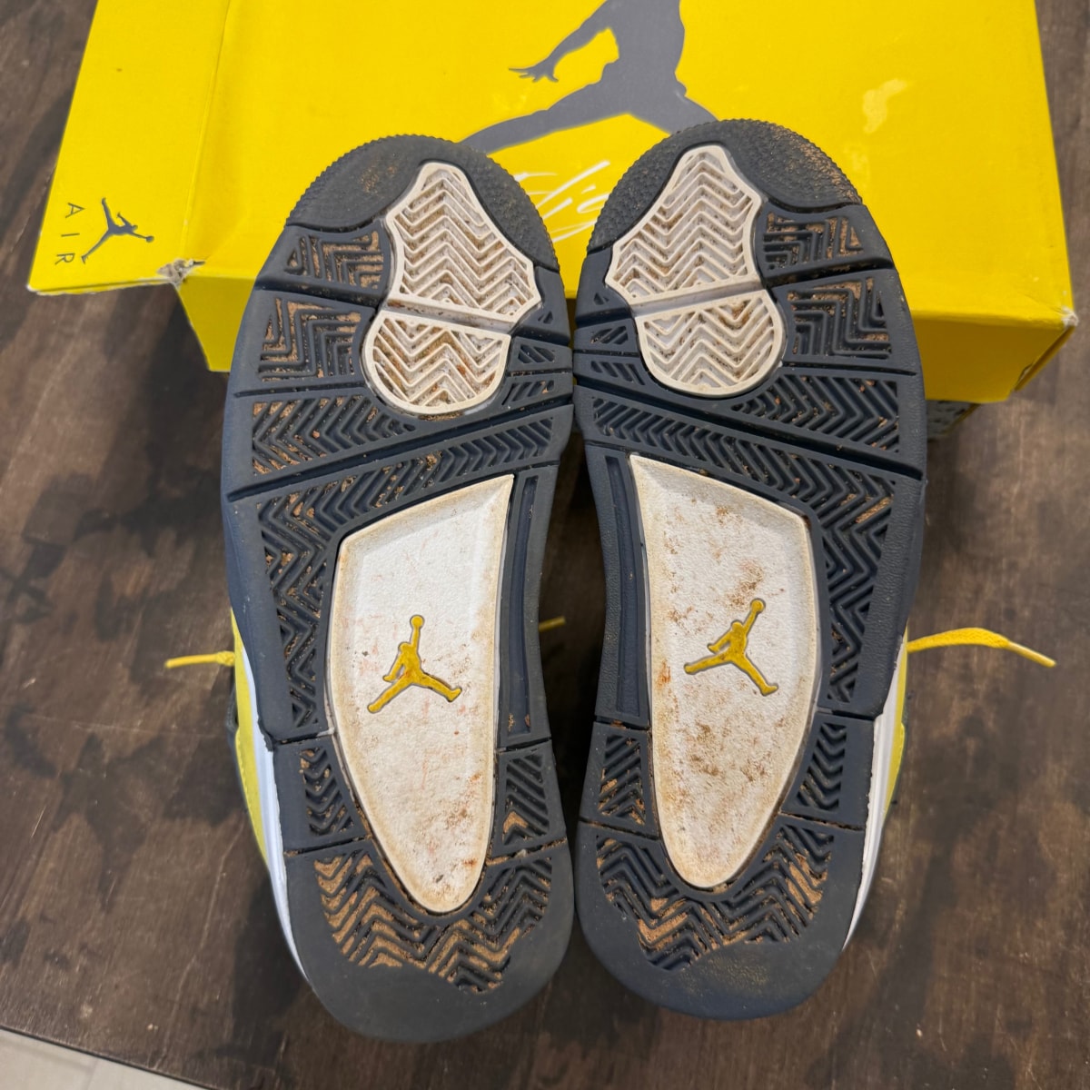 Jordan 4 Retro Lightning (2021) (GS) - Image 5