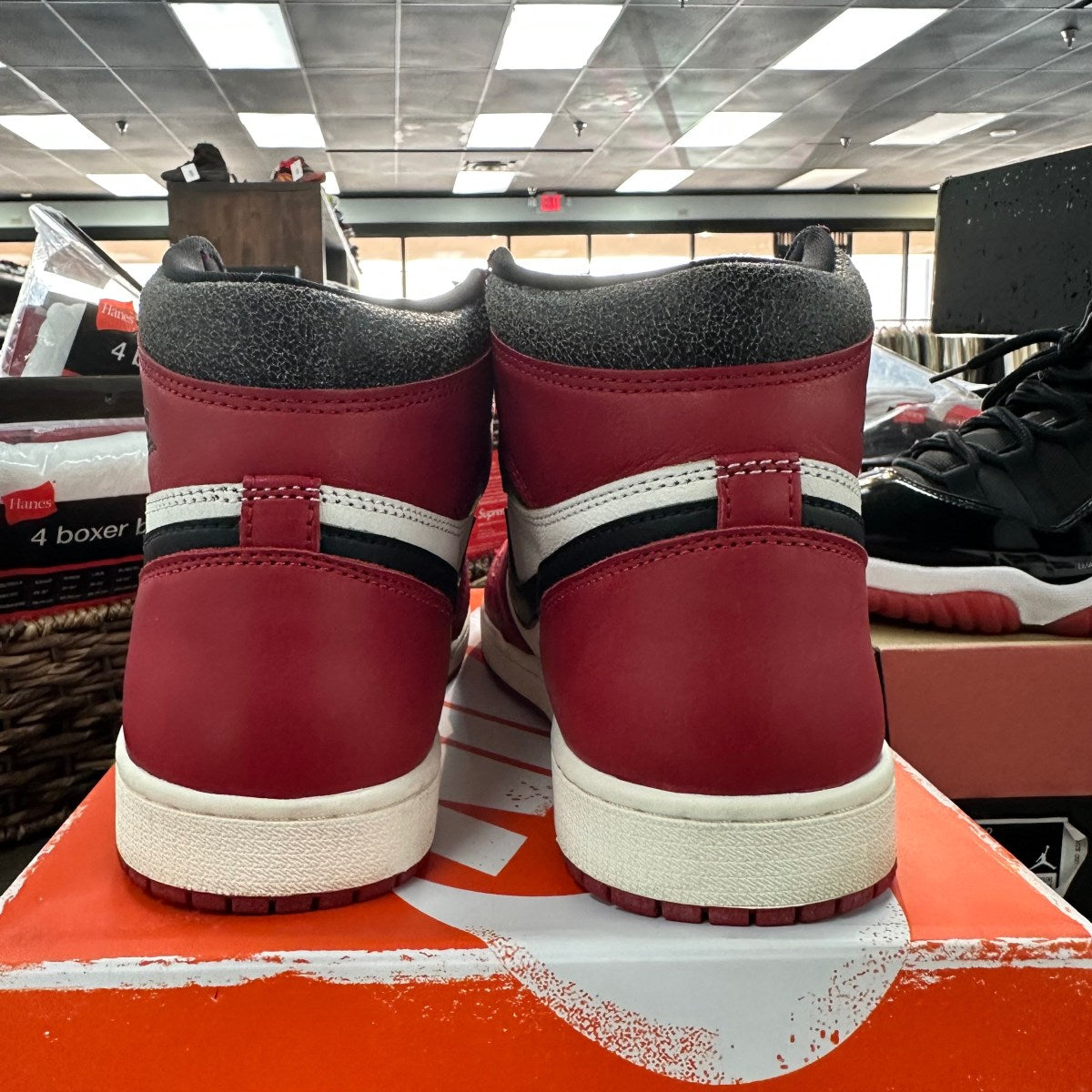 Jordan 1 Retro High OG Chicago Lost and Found - Image 4