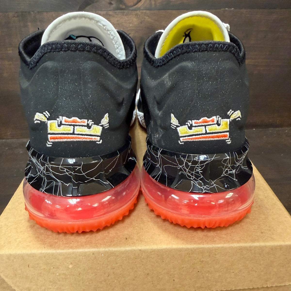 Nike LeBron 18 Low Sylvester vs Tweety Space Jam Size 8.5 (Pre-Owned) - Image 4