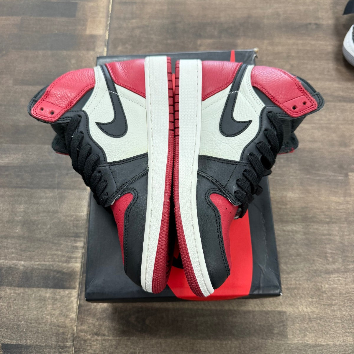 Jordan 1 Retro High Bred Toe (GS) Size 6Y (Pre-Owned) - Image 2