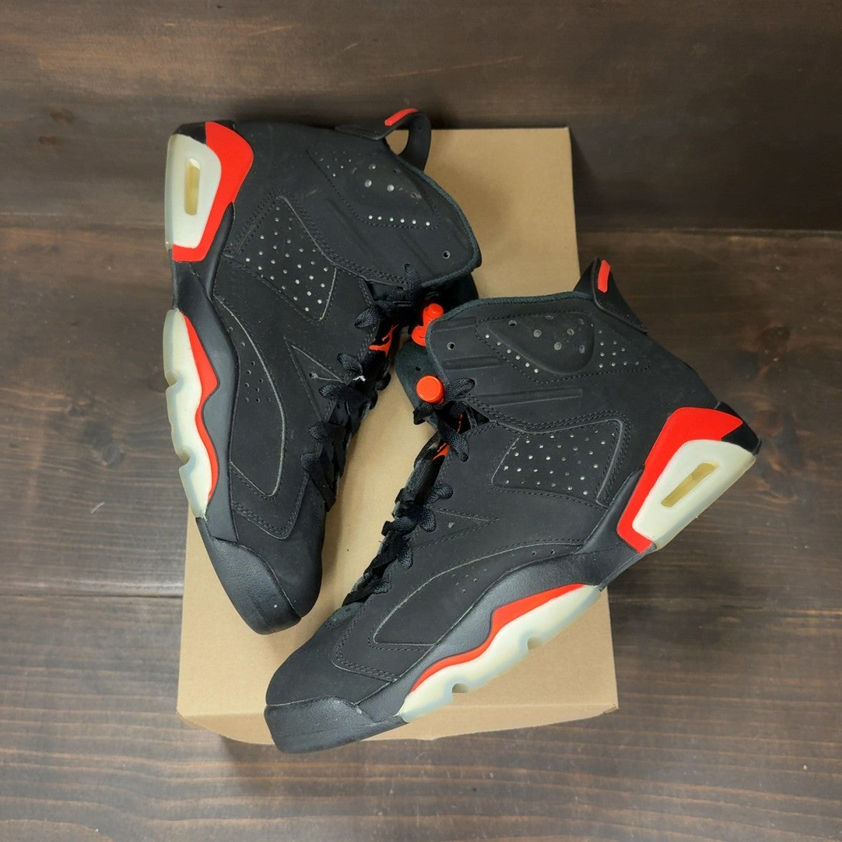 Jordan 6 Retro Black Infrared (2019) Size 8.5 (Pre-Owned) - Image 2