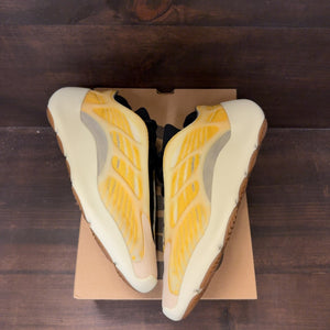 adidas Yeezy 700 V3 Mono Safflower Size 9.5 (Pre-Owned) - Image 2