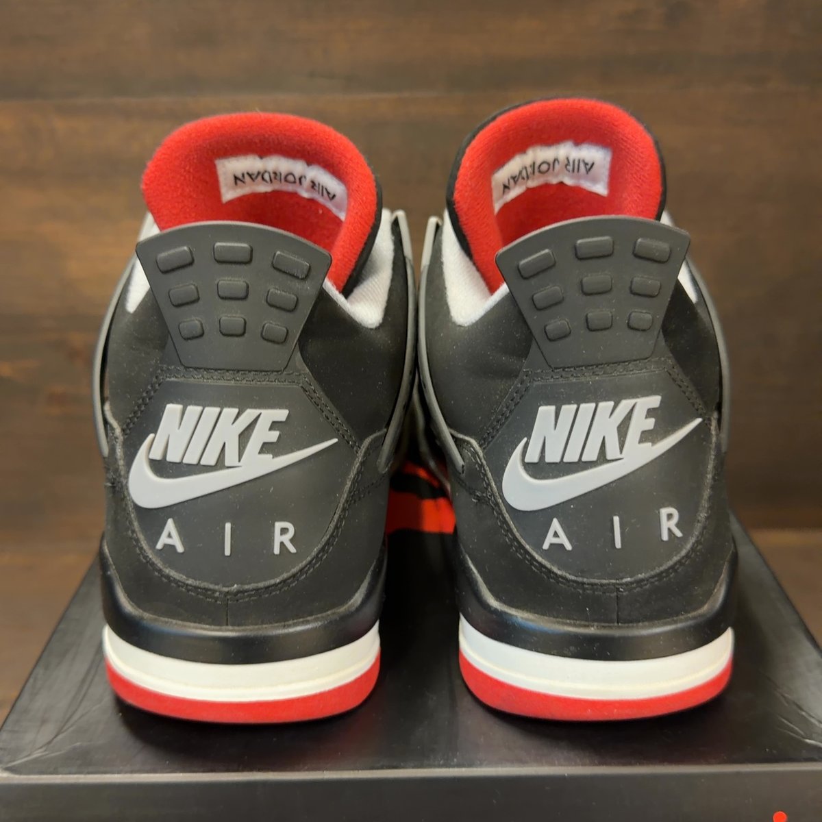 Jordan 4 Retro Bred (2019) Size 9.5 (Pre-Owned) - aux