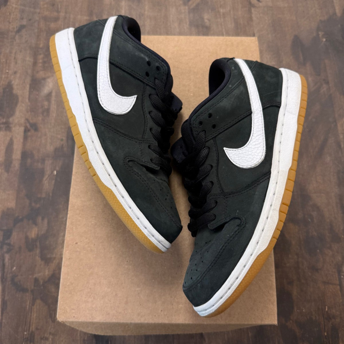 Nike SB Dunk Low Pro Black Gum Size 7 (Pre-Owned) - Image 1