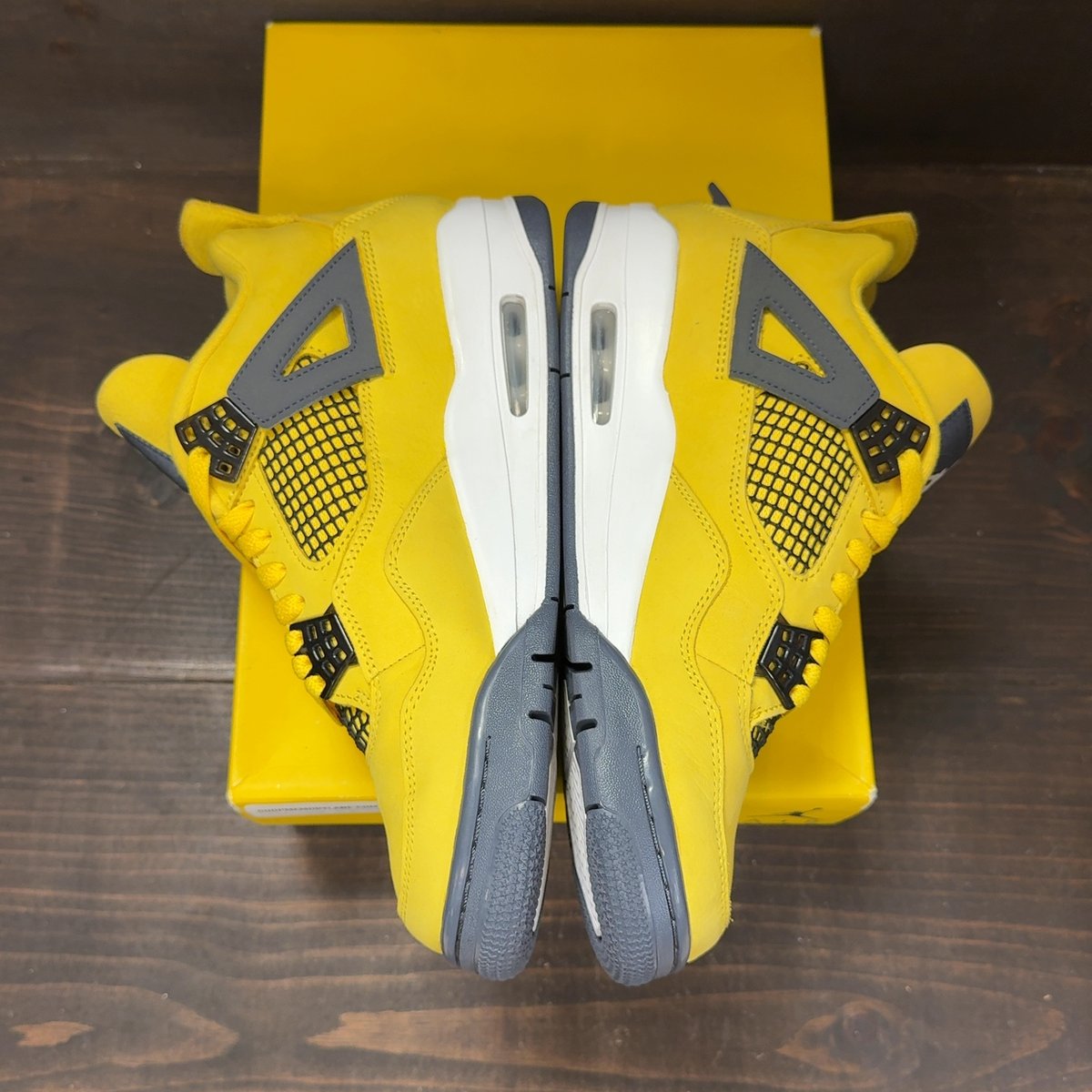 Jordan 4 Retro Lightning (2021) Size 9 (Pre-Owned) - aux