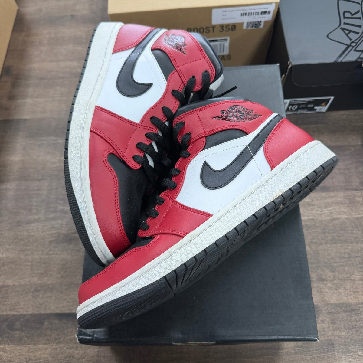 Jordan 1 Mid Chicago Toe - Image 1